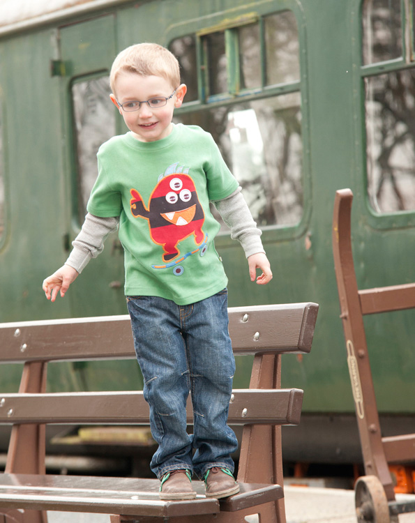 FRUGI Zelené tričko biobavlna s příšerkou